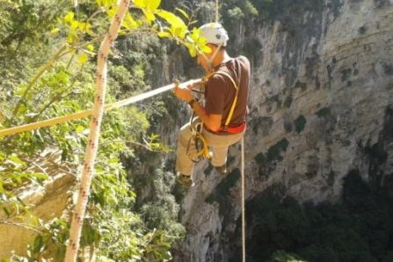 Tuxtla Gutiérrez: Rappel de un día en el Socavón de los LorosRapel de 60 metros