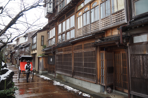 Kanazawa: Samurai, Castle & Geisha Private Bus Tour