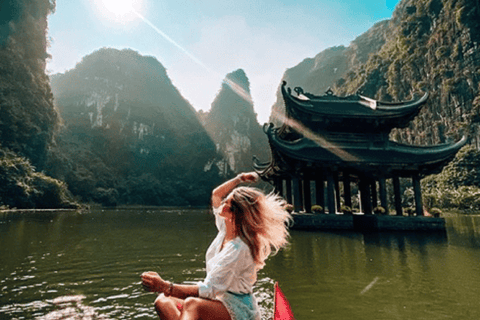 Tour di un giorno con la barca di Trang An, la Pagoda di Bai Dinh e la Grotta di Mua