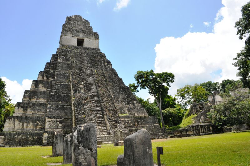 Templi di Tikal nella foresta del Petén — Tikal, Guatemala