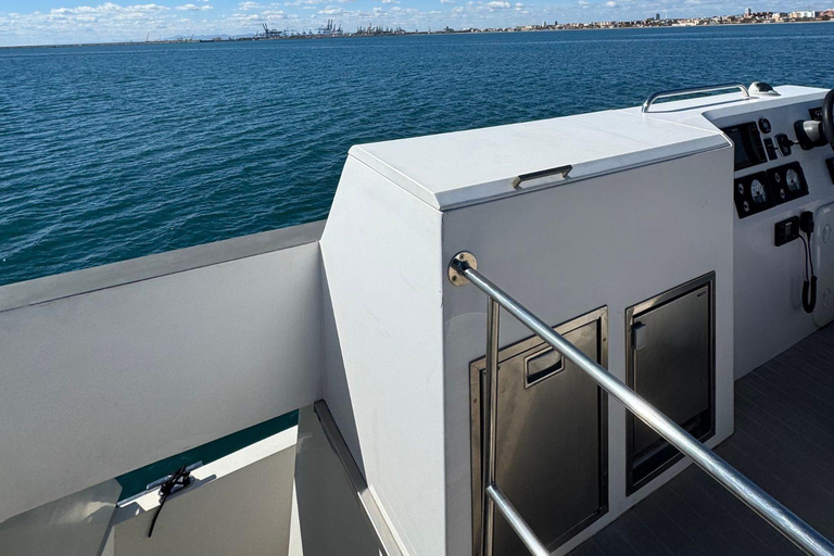 Valencia: giro in barca di lusso con capitano, bevande e bagno privato