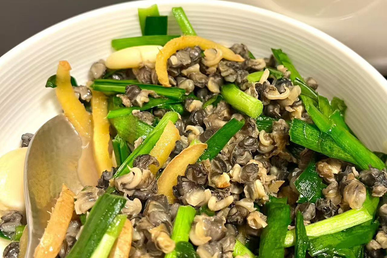 Shanghai Food Experience: Eat with local