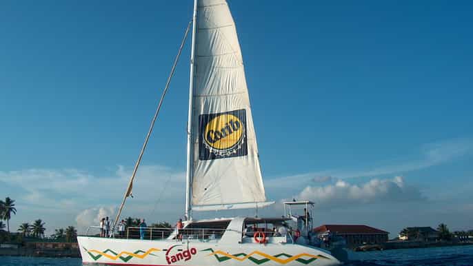fullday trip to shoal bay by catamaran with lunch