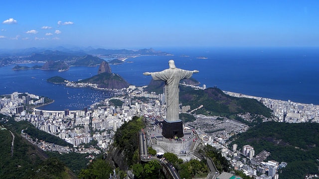 Rio: Maracanã Stadium & Christ the Redeemer by Rack Railway