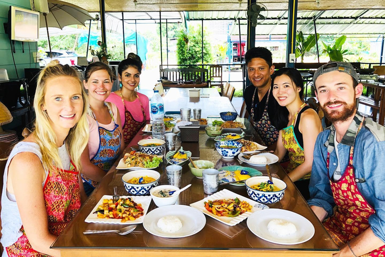 Expérience de cuisine thaïlandaise biologique à Chiang Mai