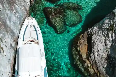 From Vis : Island-Hopping Cruise with beach and Cave Stops