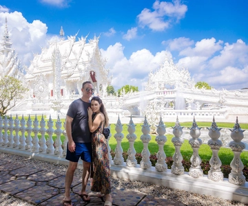 Røde, blå og hvite templer og tur til varme kilder fra Chiang Mai