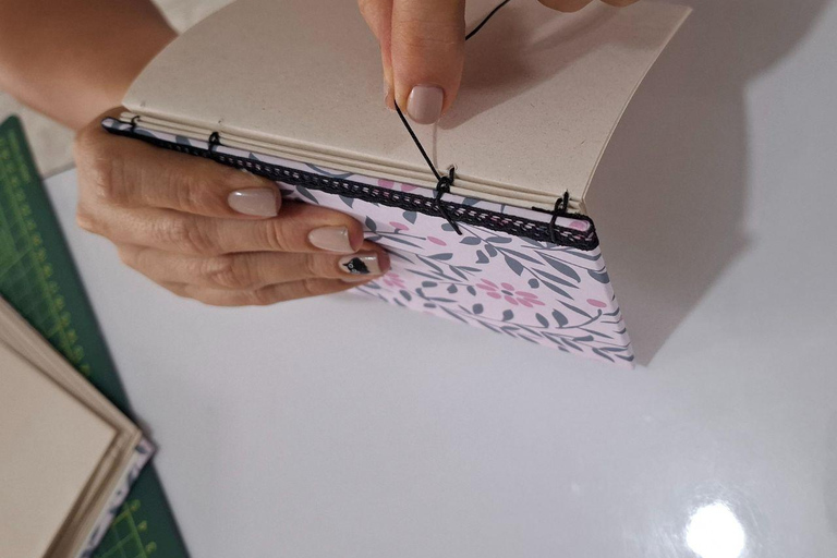 Cali: Taller de Encuadernación ArtesanalTaller de Encuadernación Libreta Viajera - Puntada Larga