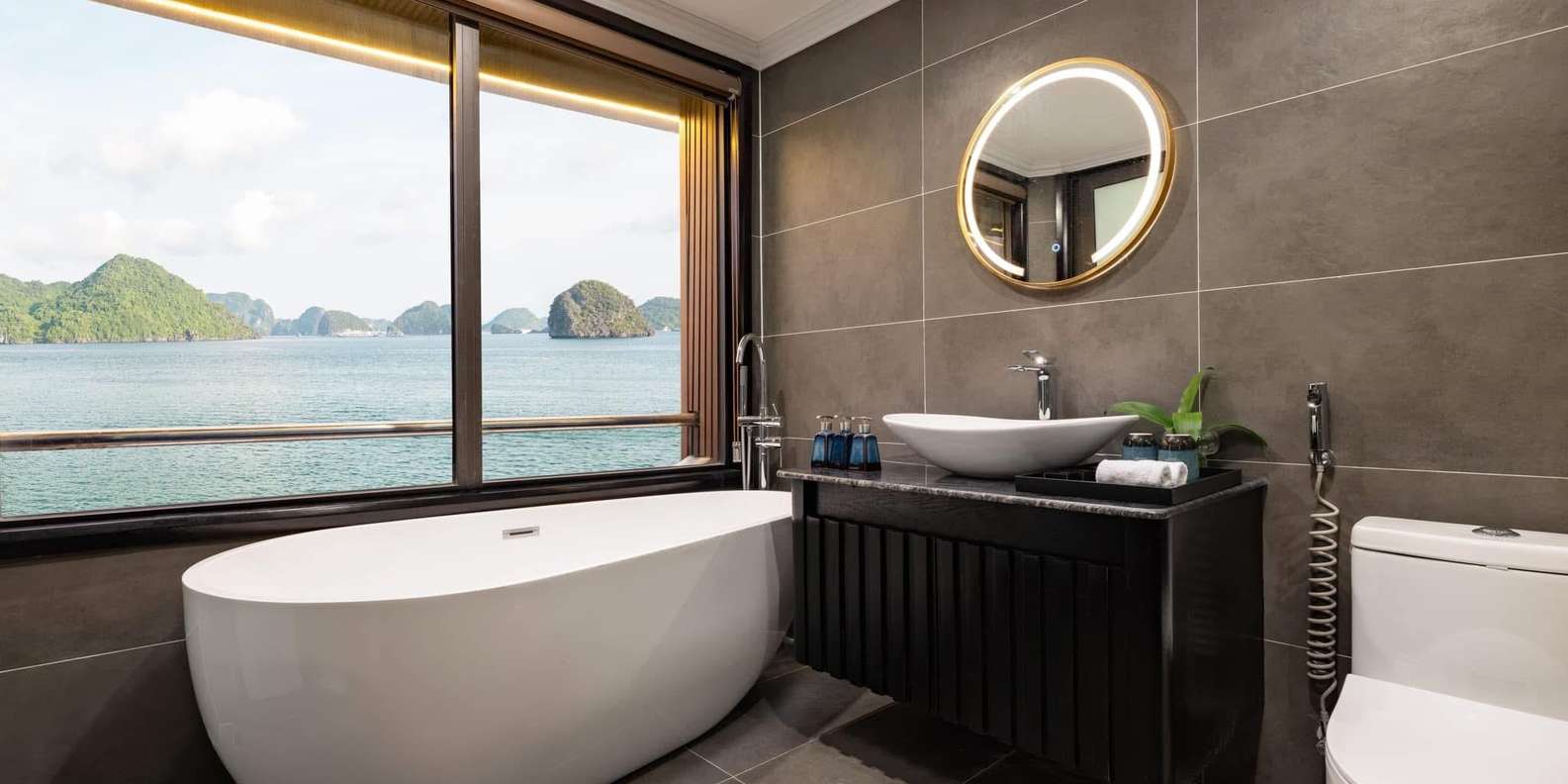 Halong Bay cruise — photo 67