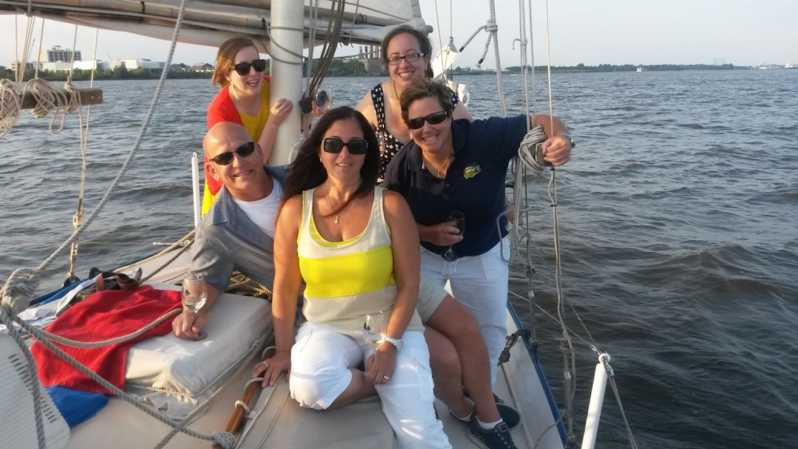Baltimore: Sightseeing Sailing Cruise aboard a Schooner