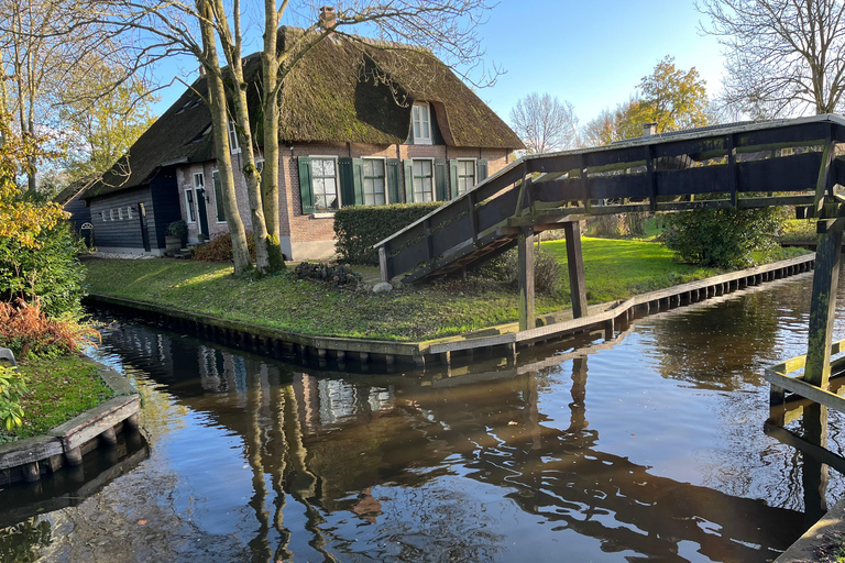 From Amsterdam: Giethoorn Small Group Tour with Boat Ride