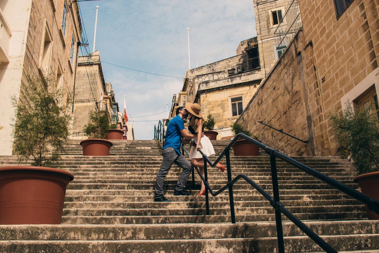 Valletta: Private Photoshoot in Old Town, Harbour & Gardens Standard: 20 photos | 30 mins
