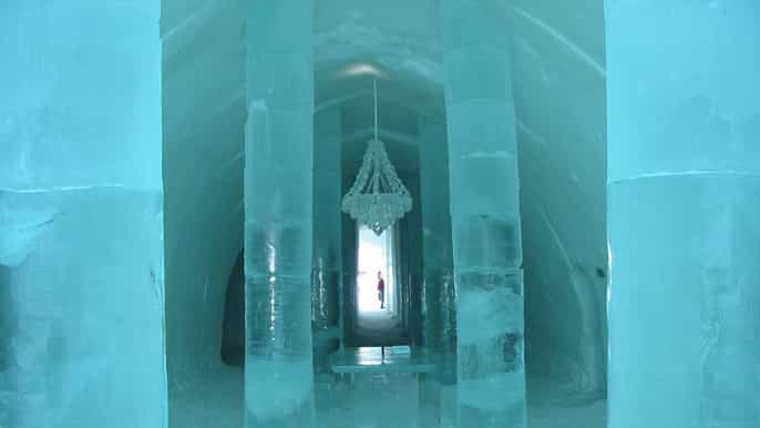 ice hotel and city tour in quebec city