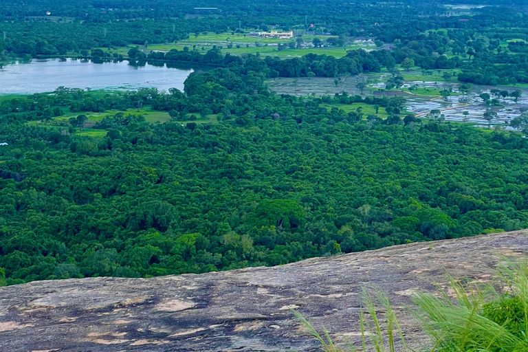 An ultimate day trip to Sigiriya rock fortress