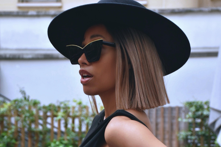 Paris: Fotoshooting im Stil der alten Geldadel mit Outfits und AccessoiresParis: Fotoshooting im Stil "Old Money" mit Outfits und Accessoires