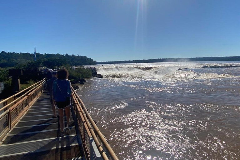 Cataratas del Iguazú por ambos lados: Excursión de 2 días con traslado al aeropuerto