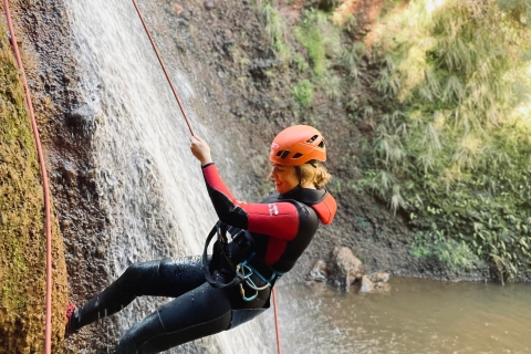 Insel Madeira: Canyoning Tour für AnfängerCanyoning Tour Madeira: Level 1 (Anfänger)