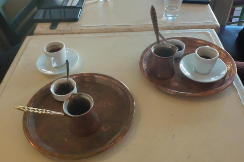Thessaloniki: Upper Town Bus & Walking Tour with Drinks