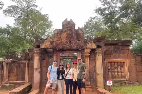 Banteay Srey, Beng Mealea, Kompong Phluk with Spanish Guide