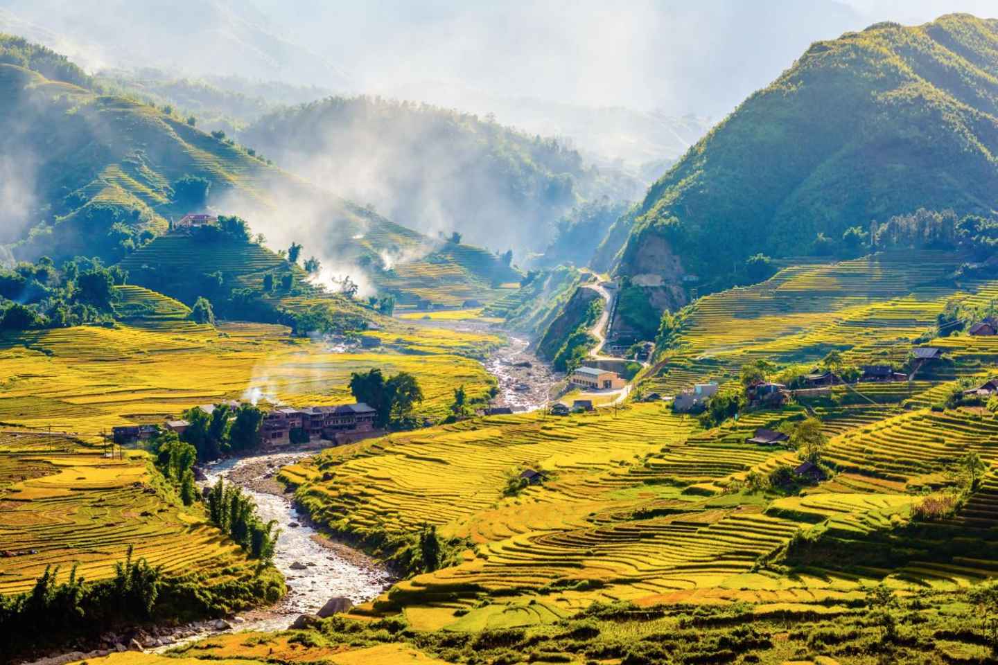 From Hanoi: Trek and Stay: 3-Day Sapa Highlands Adventure