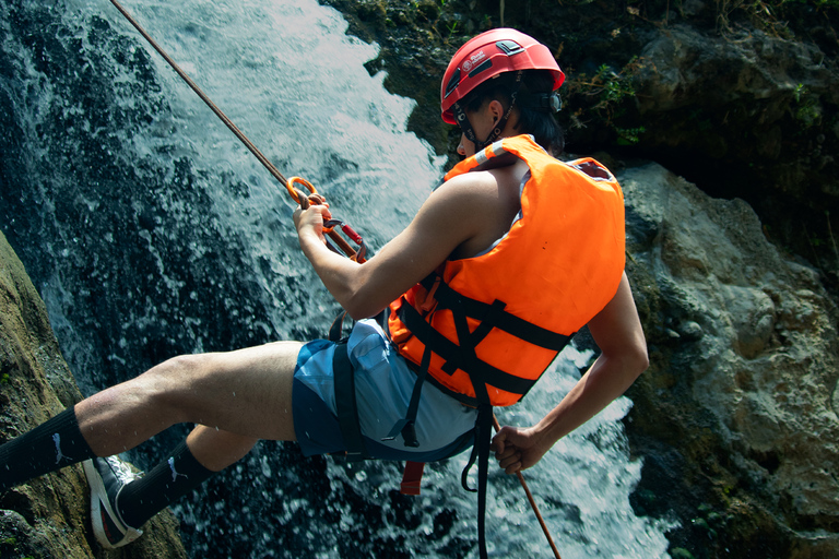 Malacatiupán Extreme: Rappelling in Hot Springs