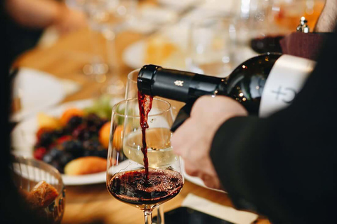 帕福斯半日游（免费品酒）- 最多7人 - 全程空调帕福斯半日游（免费品酒，最多 7 人，全程空调）