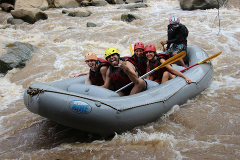 Chiang Mai Rafting im Mae Taeng Fluss mit Thai Buffet