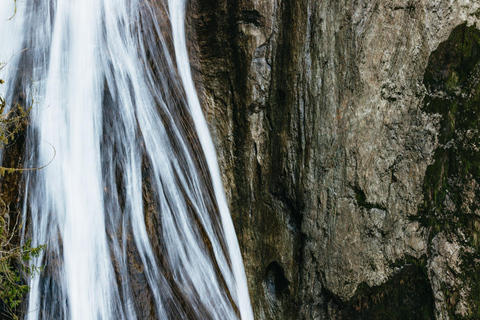 From Seattle: Visit Snoqualmie Falls and Hike to Twin Falls