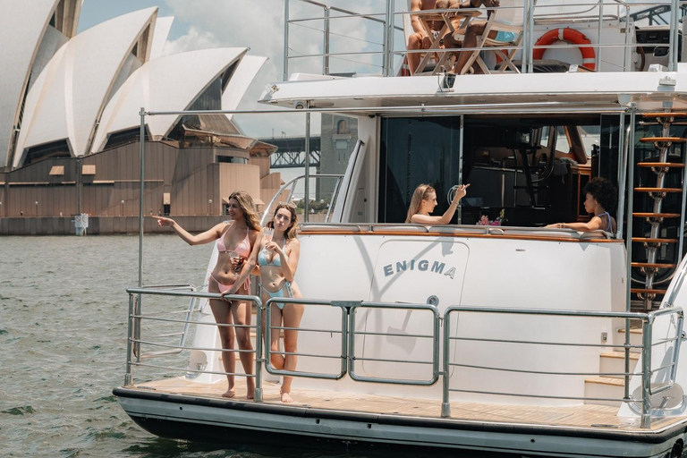Sydney: crociera mattutina di 2 ore su uno yacht di lusso con bevande incluseSydney: crociera di lusso di 2 ore al mattino con bevande incluse