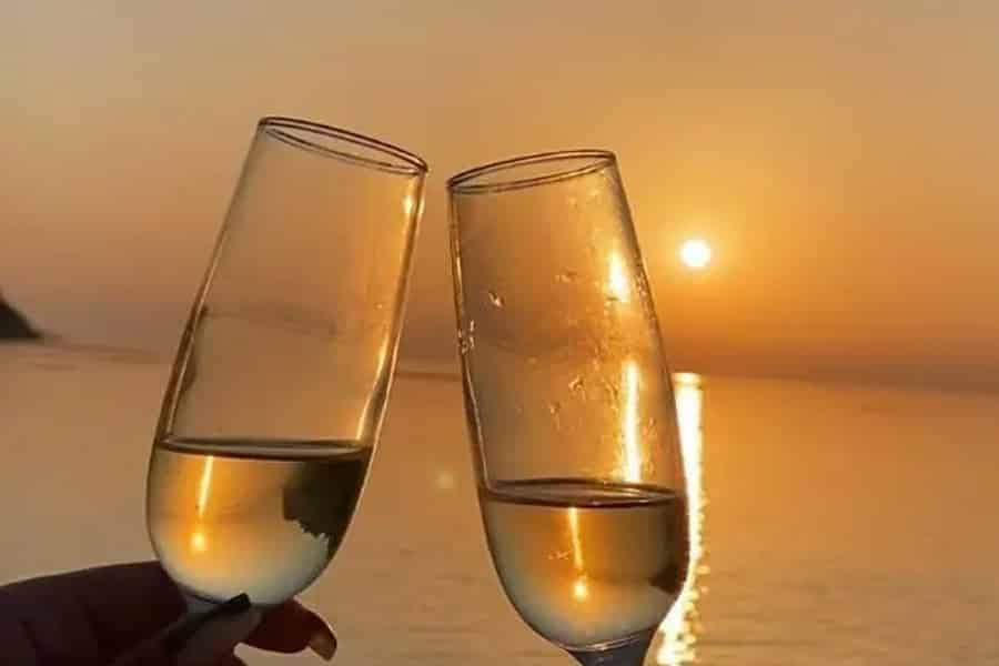 Miami: Champagner-Bootsfahrt bei Sonnenuntergang mit Blick auf Biscayne Bay & Skyline. Foto: GetYourGuide