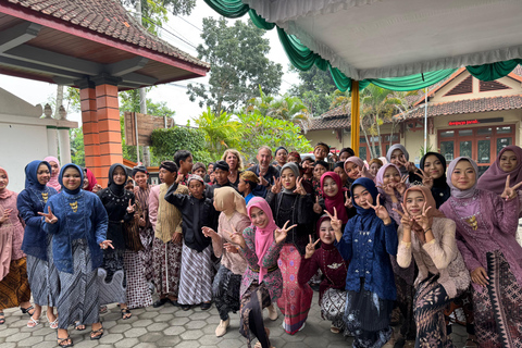 Yogyakarta: Village Cycling Tour with Local Snacks