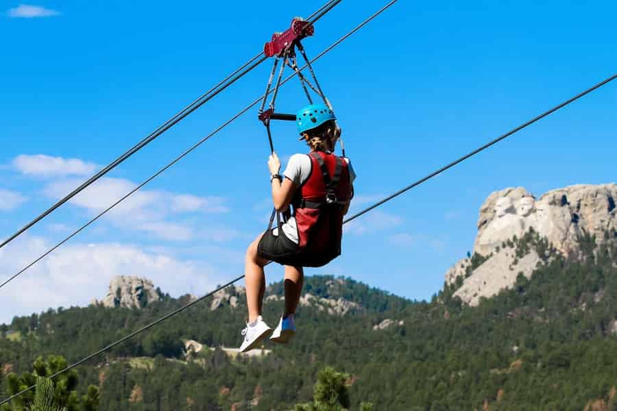 Keystone, South Dakota: Pinnacle Zipline Tour am Mount Rushmore. Foto: GetYourGuide