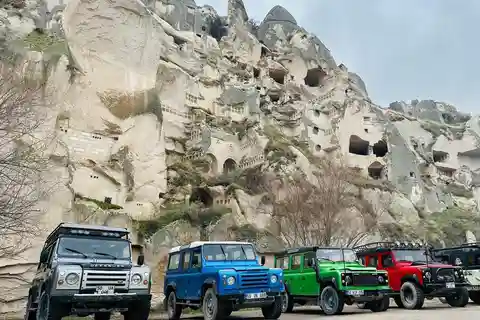 Göreme: Passeio privado de jipe, barco a jato e moto-quatro com almoço