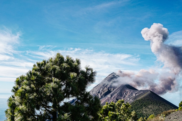 Excursión de senderismo de 2 días al Volcán de Acatenango con erupciones