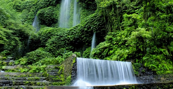 Lombok: Waterfalls, Weaving Village, and Sunset Tour