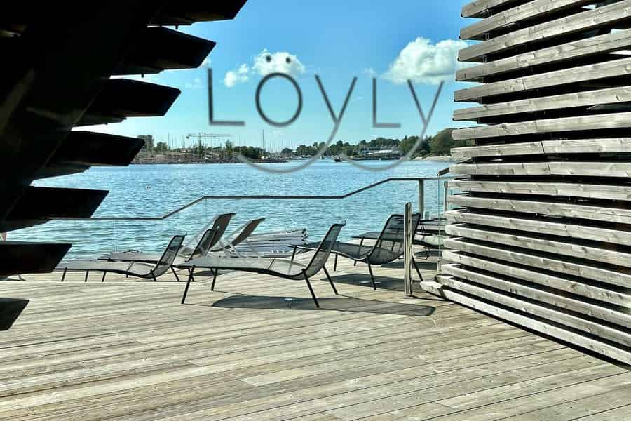 Helsinki: Eintrittskarte für die Löyly-Sauna und freundlicher Saunaguide. Foto: GetYourGuide
