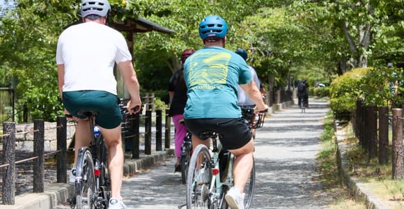 Kyoto: E-Bike-Tour zu versteckten Schätzen durch Hintergassen und Tempel