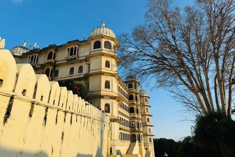 Jaipur: Stepwell, Amber Fort & Old City Markets Tour + Lunch
