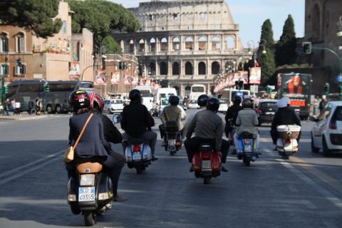 Roma: medio día Vespa Tour con Private DriverRecorrido nocturno por Roma