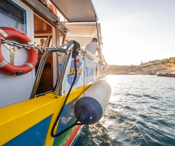 Malta: Marsaskala Luzzu Boat Tour with St. Peter's Pool