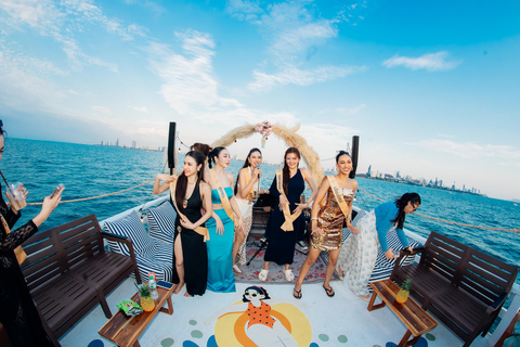 Pattaya: Premium Ferry Transfer to/from Koh Larn with Café Back to Pattaya – Standard Seat