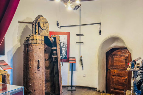 Brașov: Bear Sanctuary and Bran Castle With Tickets