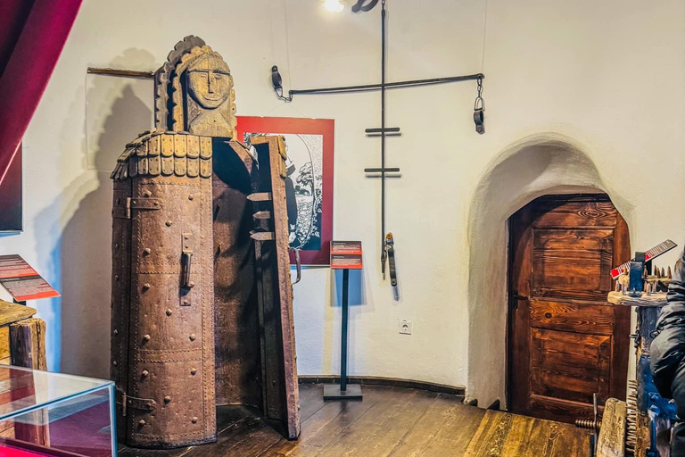 Brașov: Bear Sanctuary and Bran Castle With Tickets