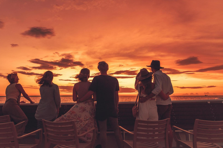 Darwin: Darwin Harbour Sunset Cruise with Buffet Dinner