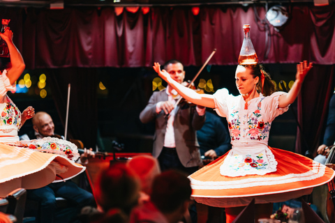 Budapest: Dinner-Kreuzfahrt mit Operette und Folklore-Show7-Gänge-Menü