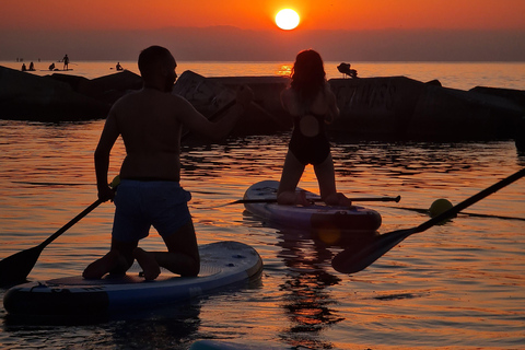 برشلونة: لوح التجديف عند شروق الشمس. تشمل: المعلم، والصور/مقاطع الفيديو، والمواد، والمعدات.
