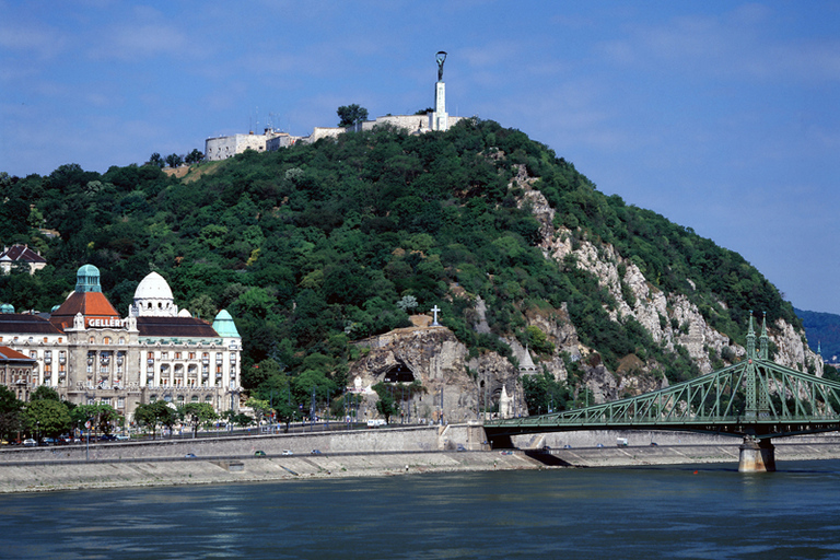 Private Day Trip to Budapest from Vienna Tour in English