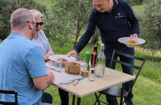 Pienza: Schaf- und Hühner-Tour mit Gourmet-Mittagessen im Bauernhaus