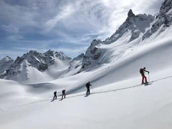 Vorarlberg: Leichte Skitour in der Silvretta inkl. Bergbahnticket