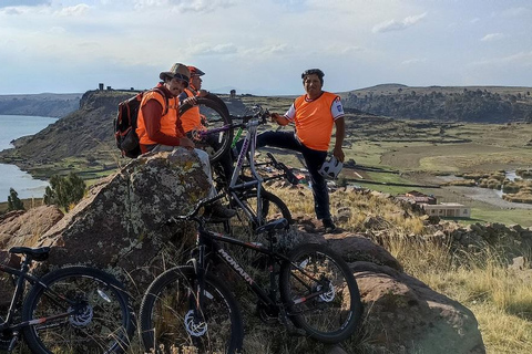 Puno: Sillustani Tombs, Bike Tour - History and Nature